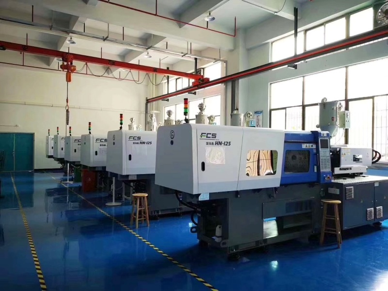 Injection molding machines in a workshop