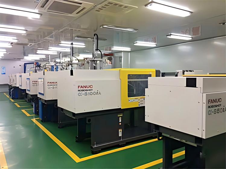 Injection molding machines in a production workshop