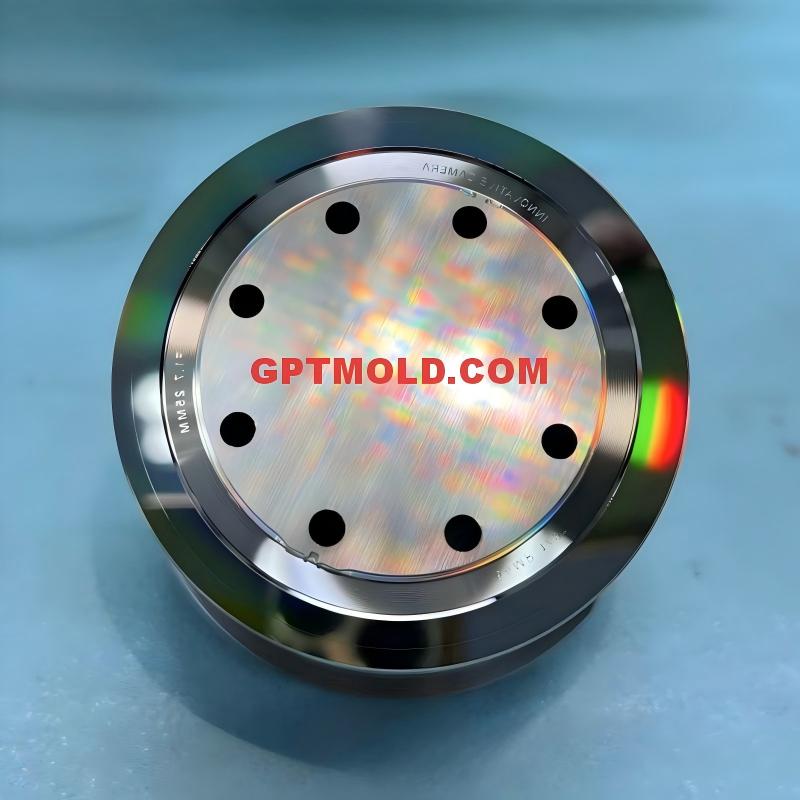 Round metal tooling insert with a reflective central surface